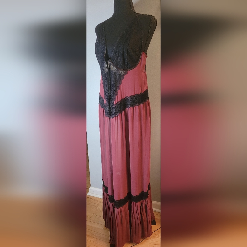 SOPHIE THEALLET CACIQUE NIGHTGOWN burgundy